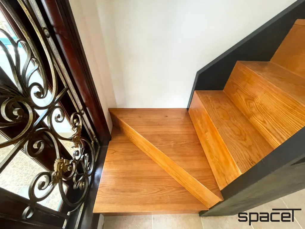 Cầu thang - Văn phòng Hai Bà Trưng Quận 1 | Space T