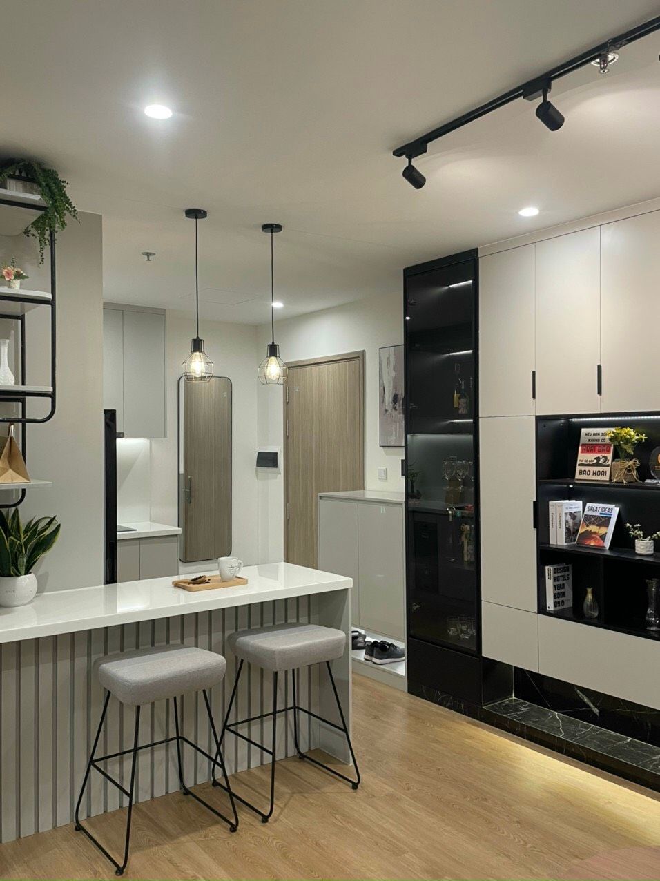 Phòng bếp, Lối vào - Căn hộ Vinhomes Grand Park Quận 9 - Phong cách Modern  | Space T