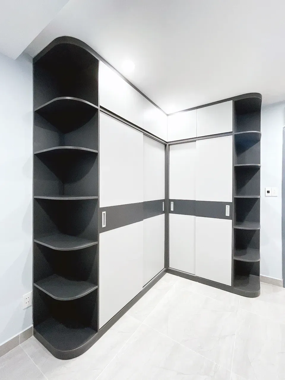 Phòng thay đồ - Căn hộ chung cư H2 Hoàng Diệu - Phong cách Modern + Minimalist  | Space T