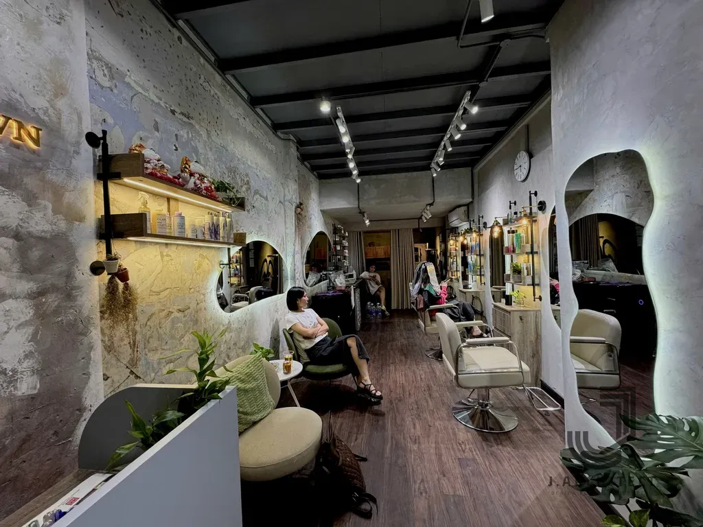 LEXI HAIR STUDIO - Phong cách Industrial | Space T