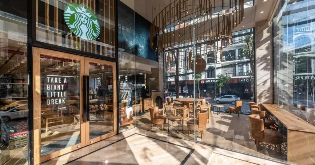 Review chi tiết menu và không gian Starbucks