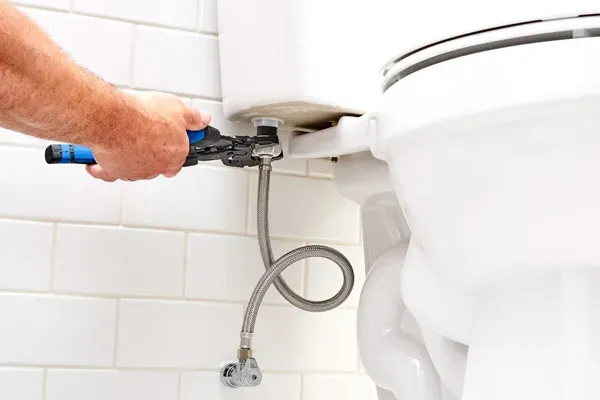 Hướng dẫn cách lắp vòi xịt vệ sinh đơn giản, dễ dàng, nhanh gọn tại nhà