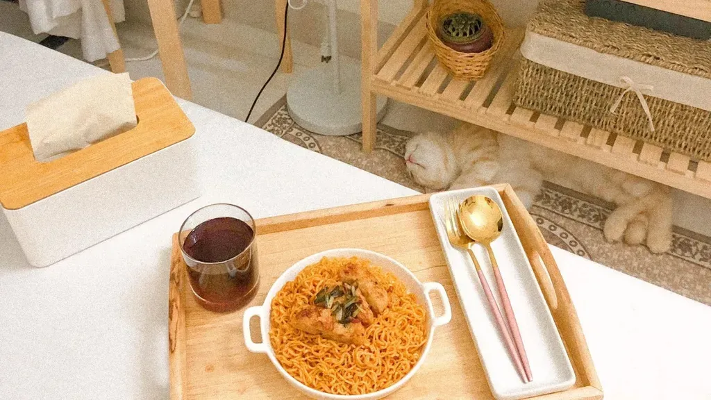 Phòng ngủ, Phòng bếp - Tôi cải tạo căn phòng trọ 17m2 xinh xắn như phim Hàn | Space T