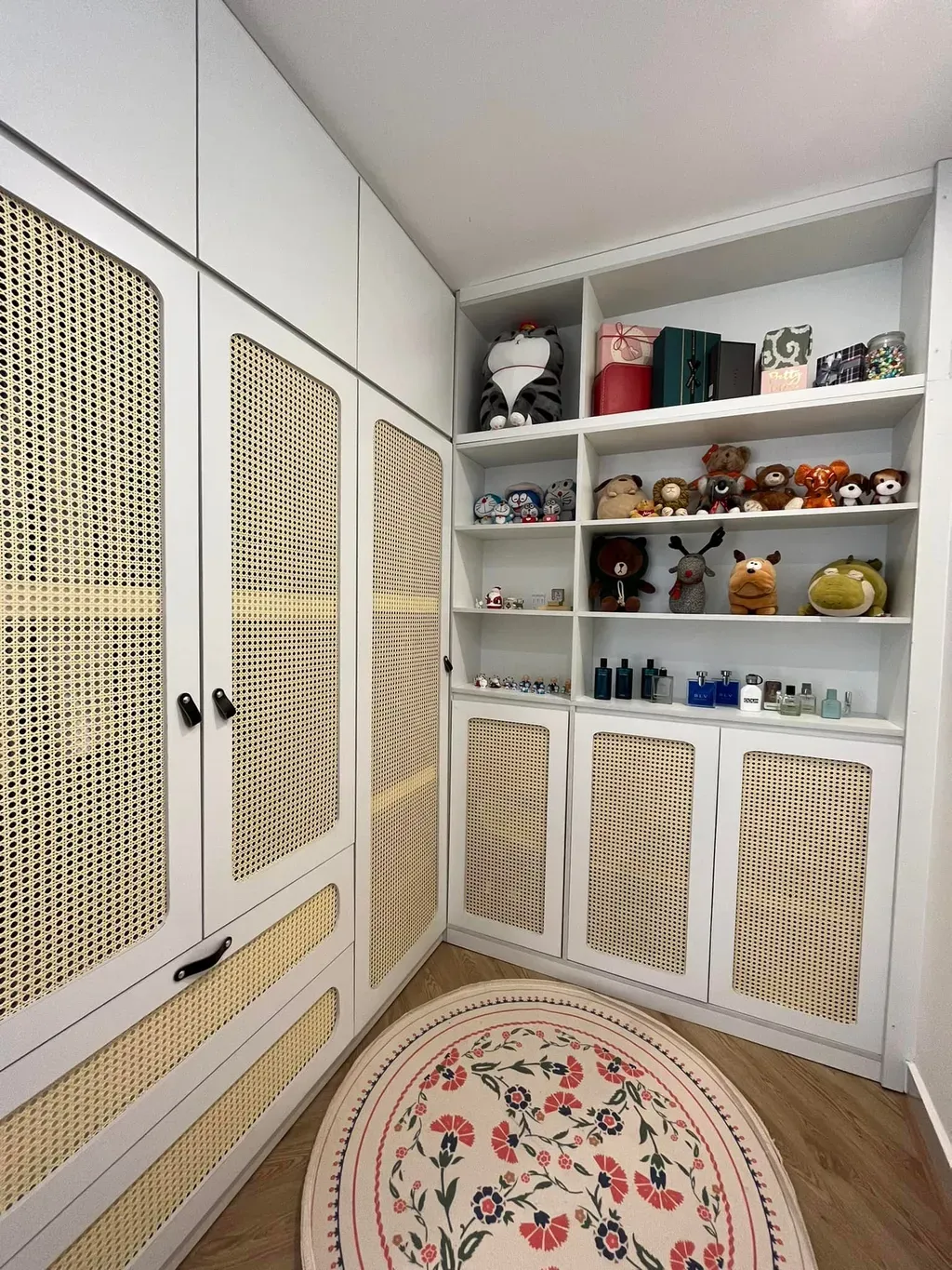 Phòng thay đồ - Có nhà tuổi 26: góc nhỏ bình yên của mình | Space T
