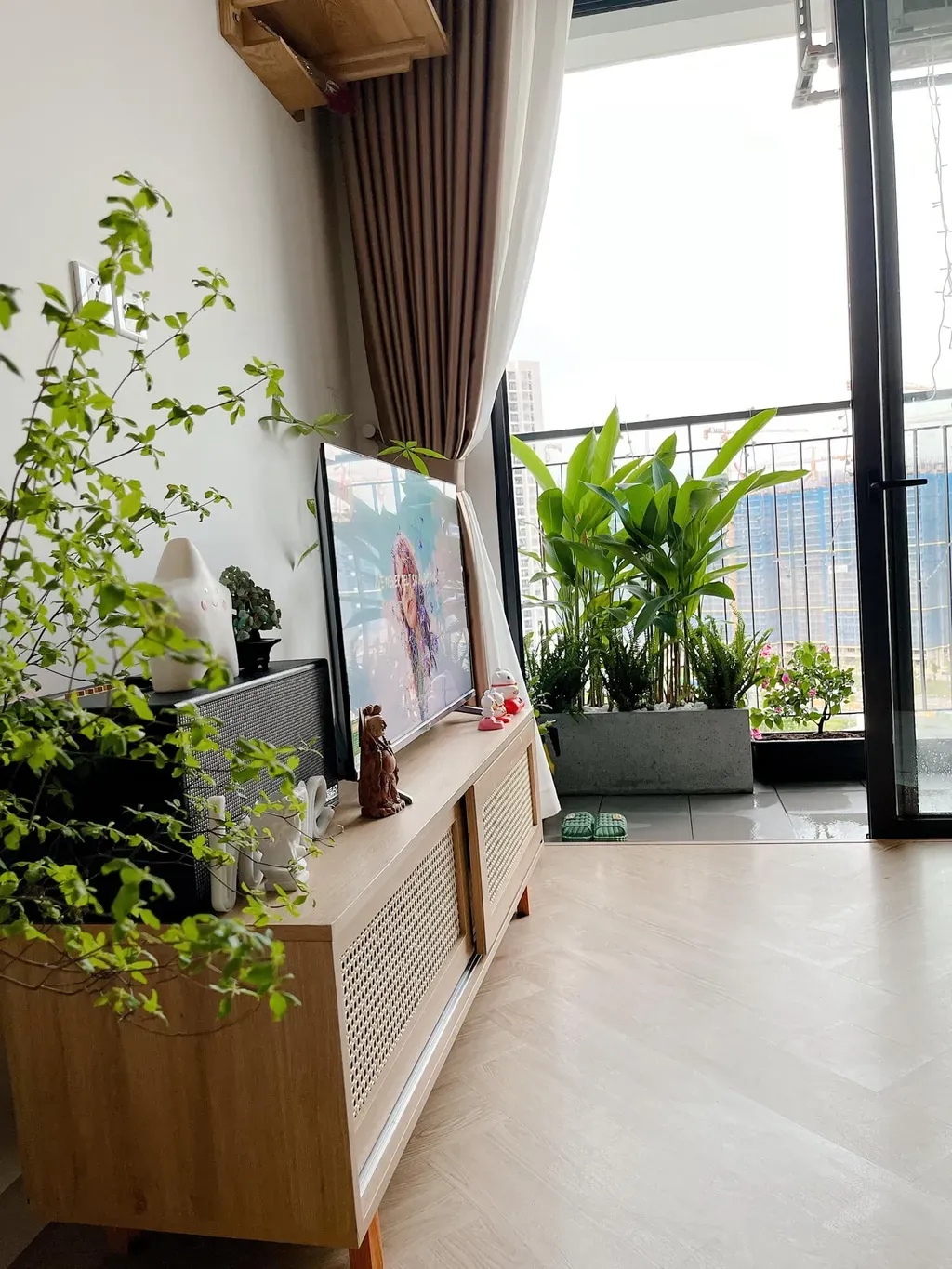 Phòng khách - Có nhà tuổi 26: góc nhỏ bình yên của mình | Space T