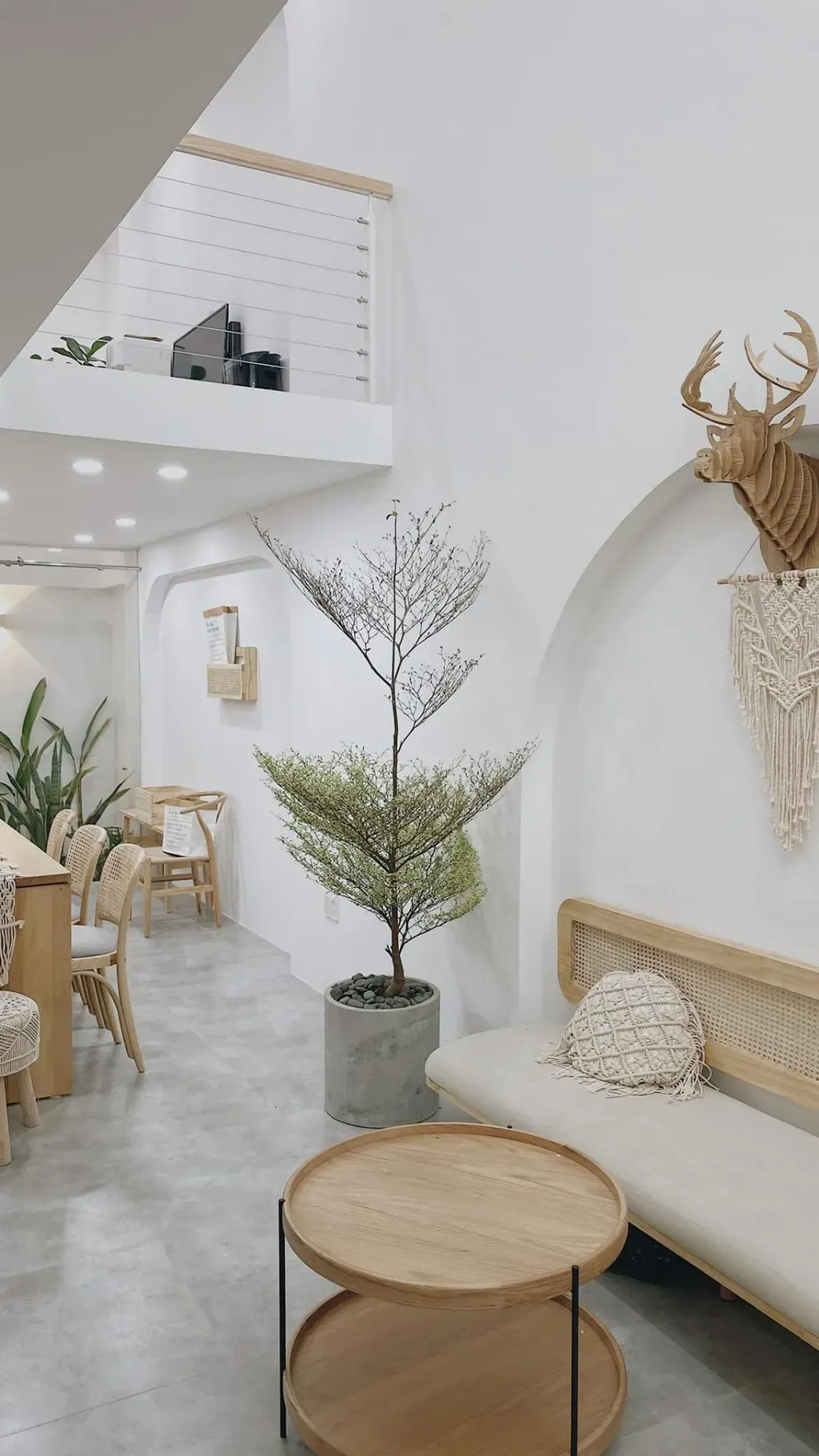 Phòng khách - Tự tay cải tạo nhà phố cũ nát với phong cách Bắc Âu kết hợp Bohemian  | Space T