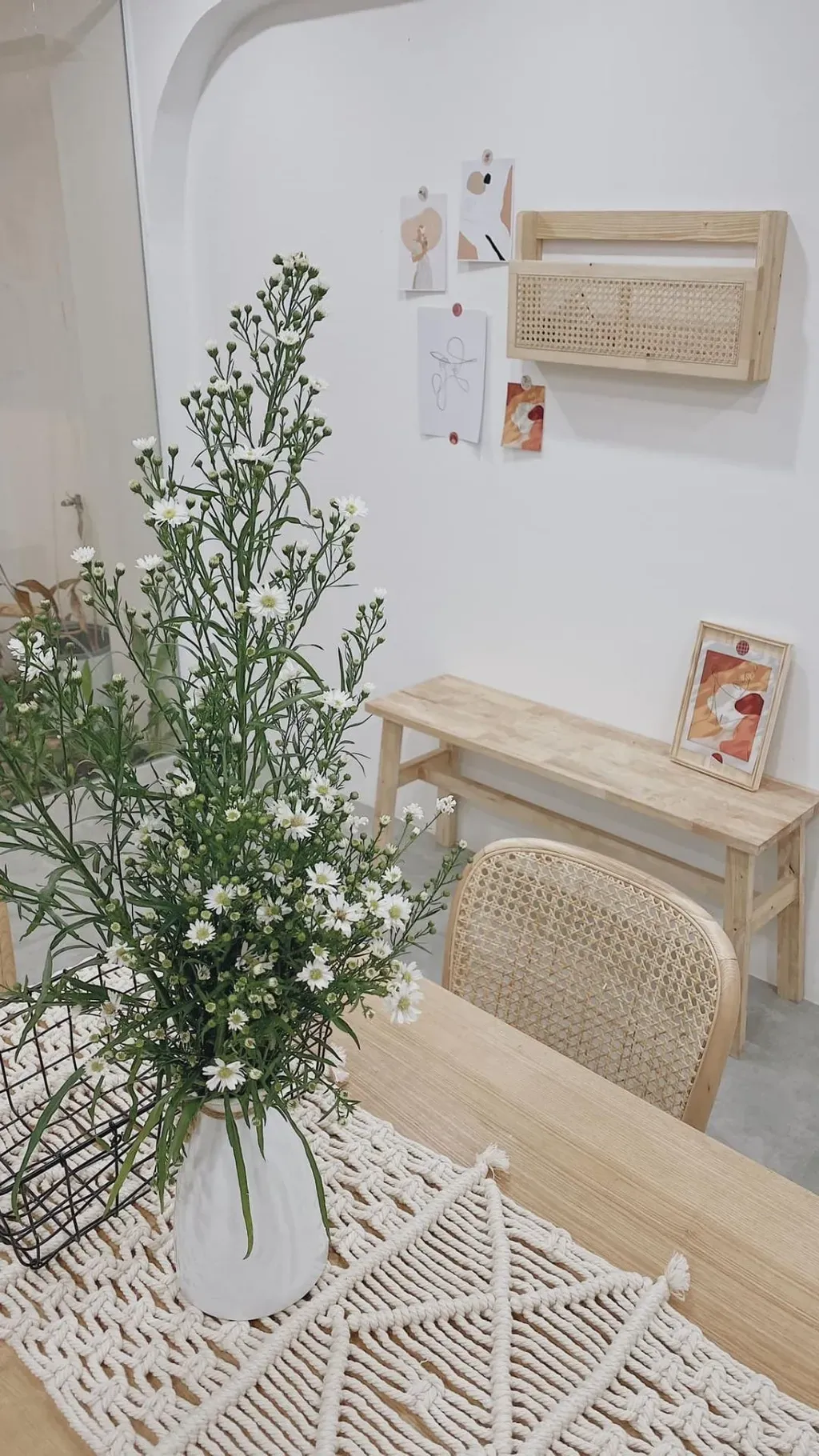 Phòng ăn - Tự tay cải tạo nhà phố cũ nát với phong cách Bắc Âu kết hợp Bohemian  | Space T