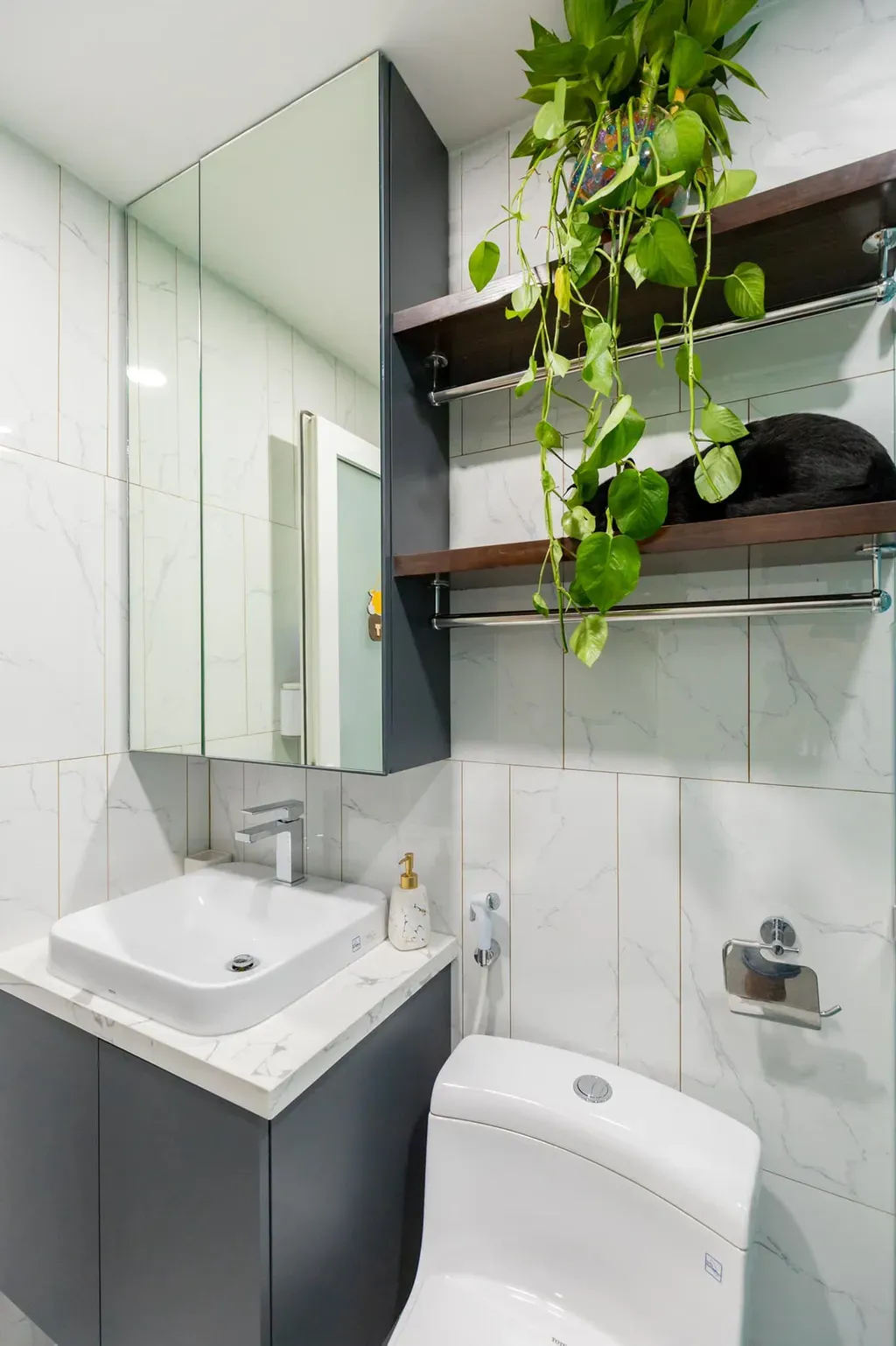 Phòng tắm - Tổ ấm hướng biển sang trọng, hiện đại mà ấm cúng | Space T