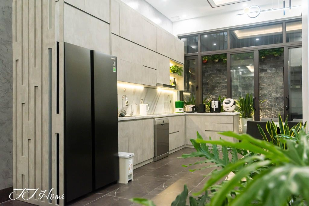 Phòng bếp - Nhà phố diện tích nhỏ được mở rộng không gian với phong cách Modern   | Space T