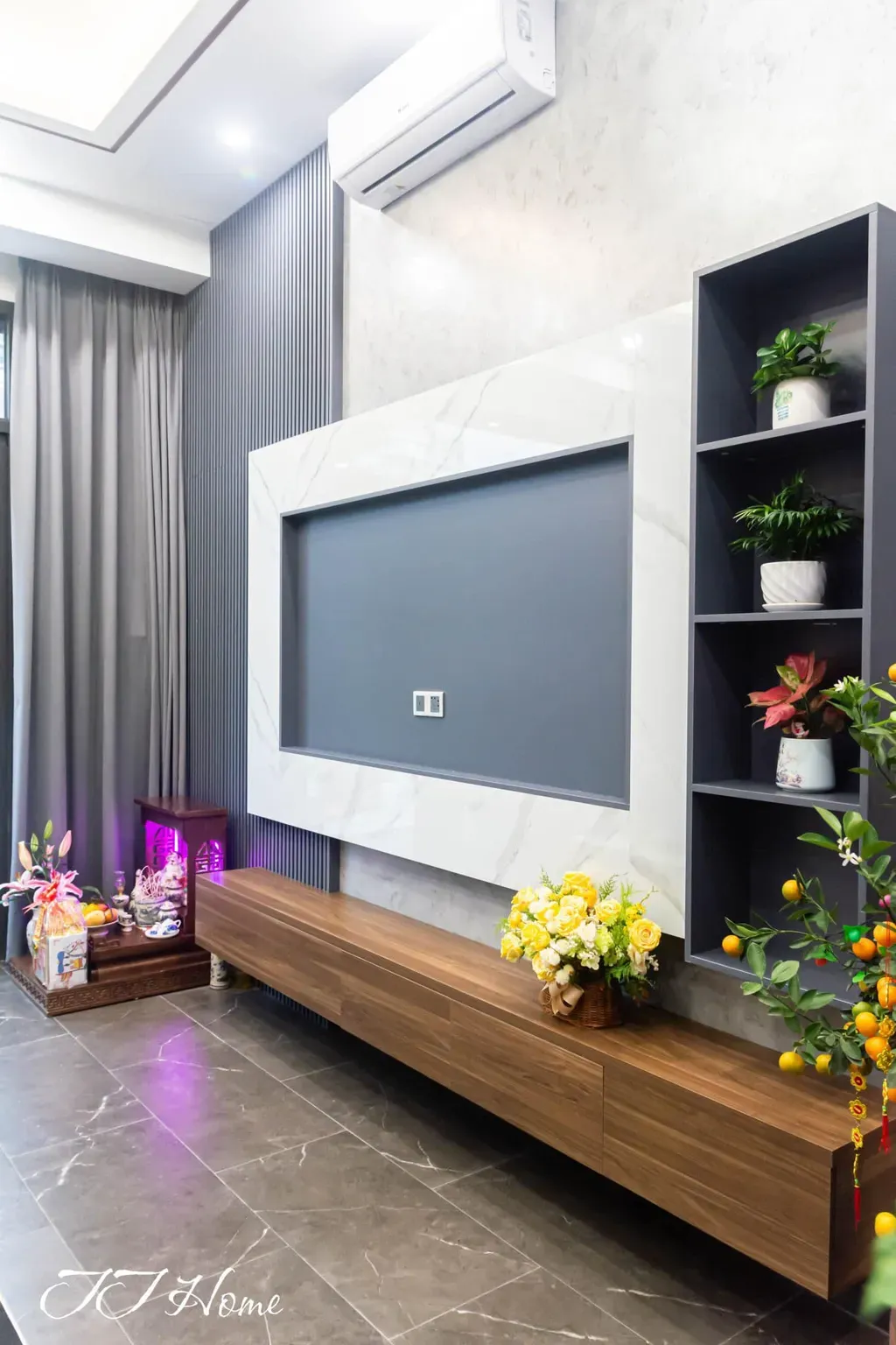 Phòng khách - Nhà phố diện tích nhỏ được mở rộng không gian với phong cách Modern  | Space T