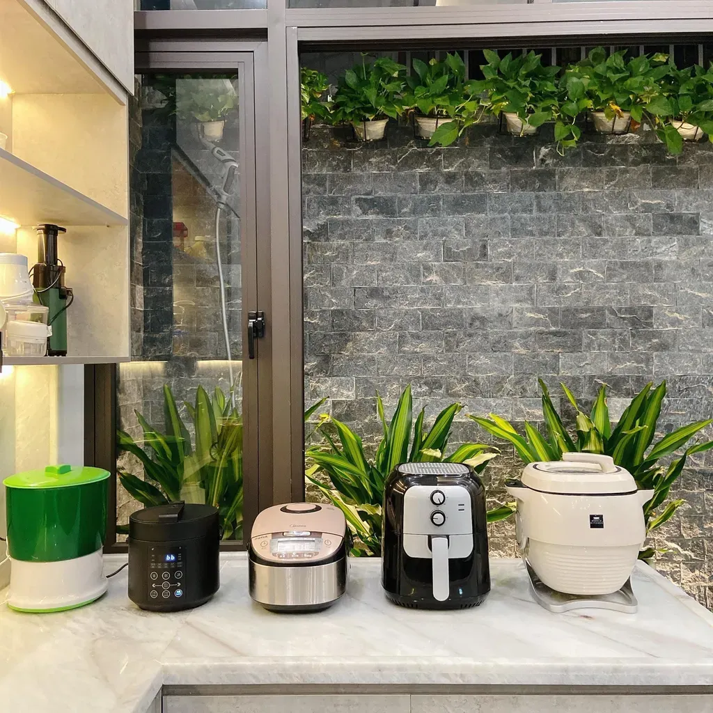 Phòng bếp - Nhà phố diện tích nhỏ được mở rộng không gian với phong cách Modern  | Space T