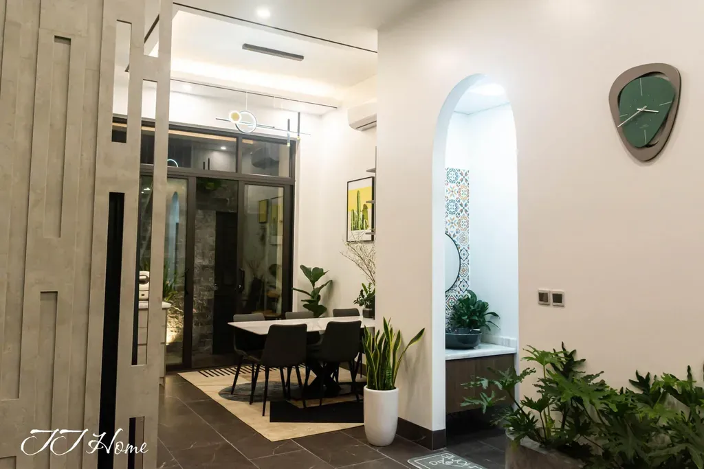 Lối vào - Nhà phố diện tích nhỏ được mở rộng không gian với phong cách Modern  | Space T