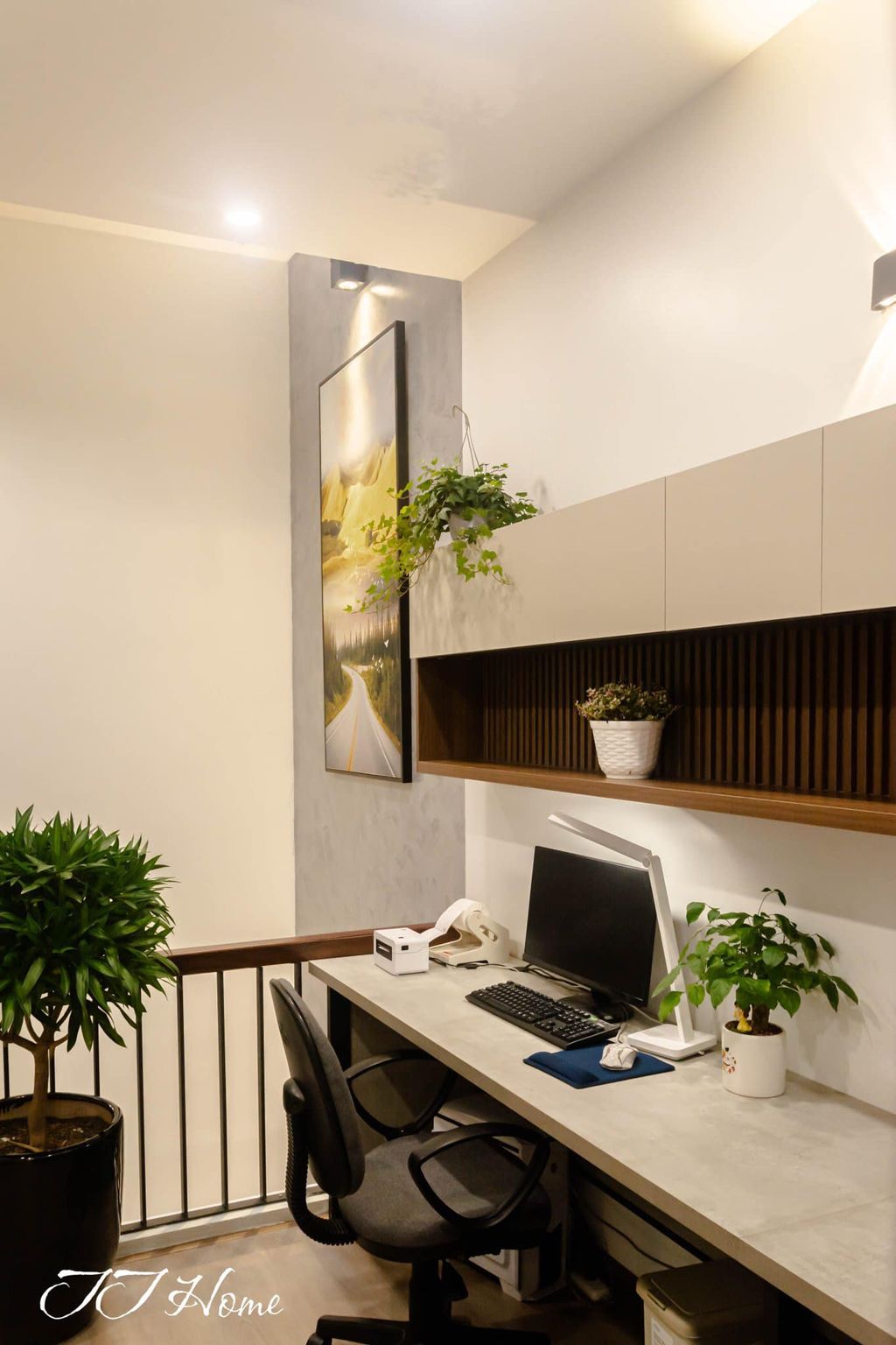 Phòng làm việc - Nhà phố diện tích nhỏ được mở rộng không gian với phong cách Modern   | Space T