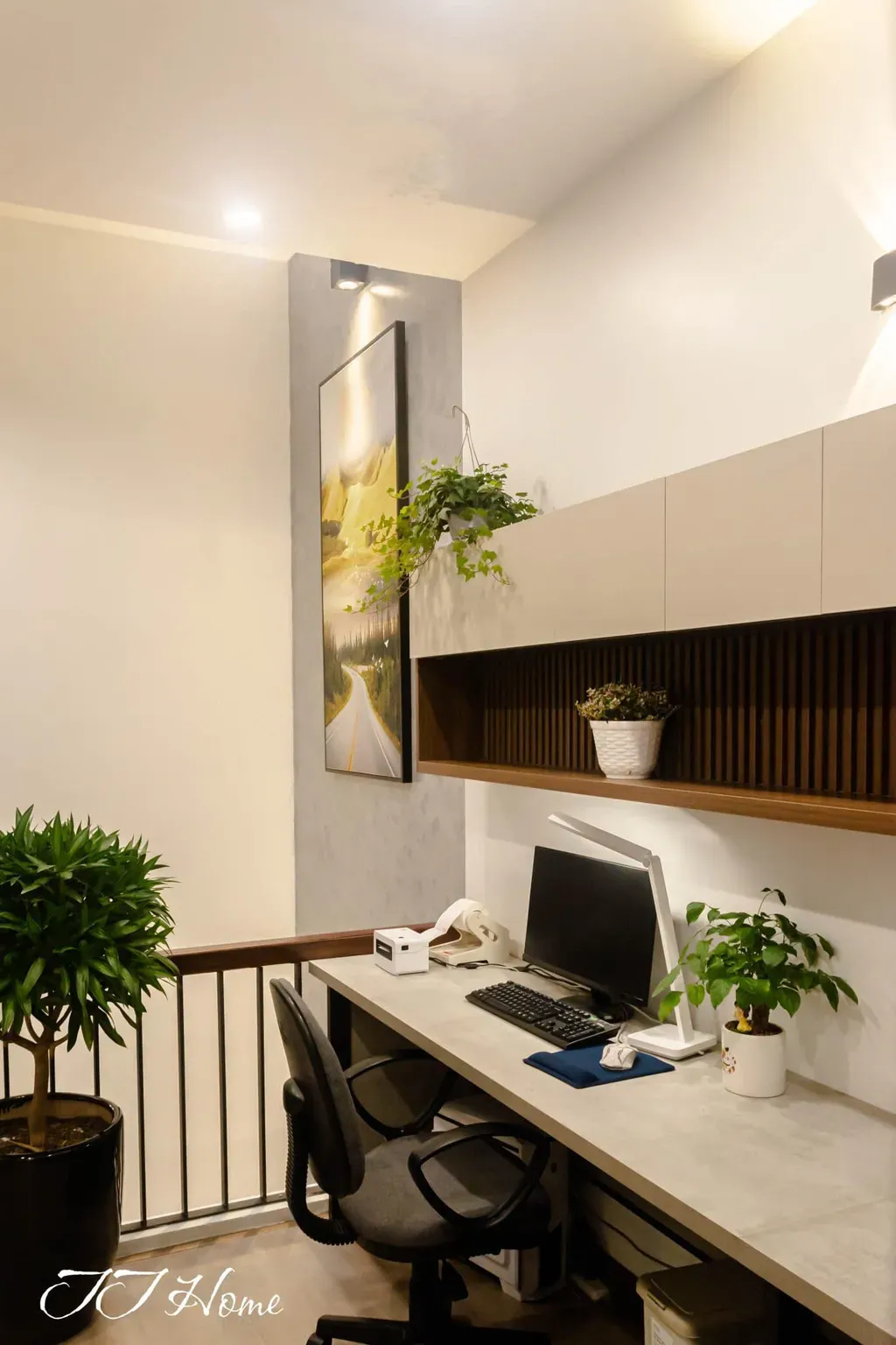 Phòng làm việc - Nhà phố diện tích nhỏ được mở rộng không gian với phong cách Modern  | Space T