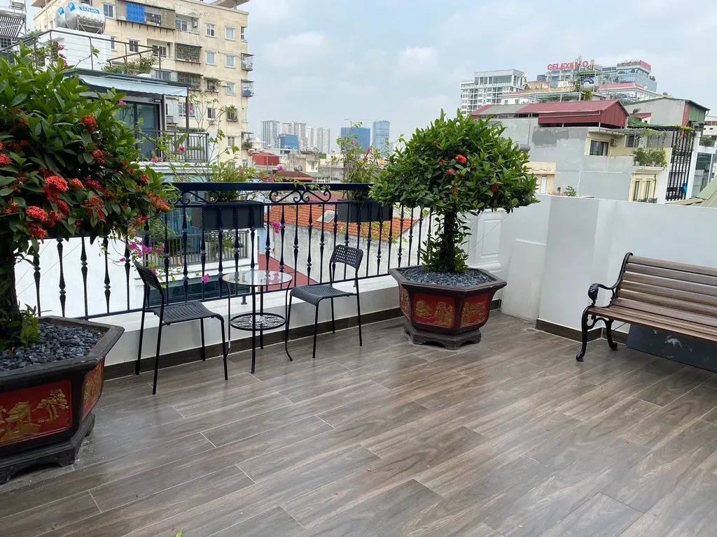 Lô gia - Nhà phố 6 tầng thiết kế như khu căn hộ cao cấp thu nhỏ | Space T