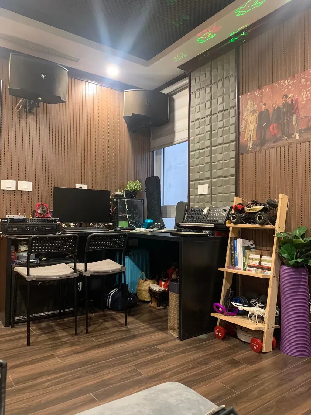 Phòng làm việc - Nhà phố 6 tầng thiết kế như khu căn hộ cao cấp thu nhỏ | Space T