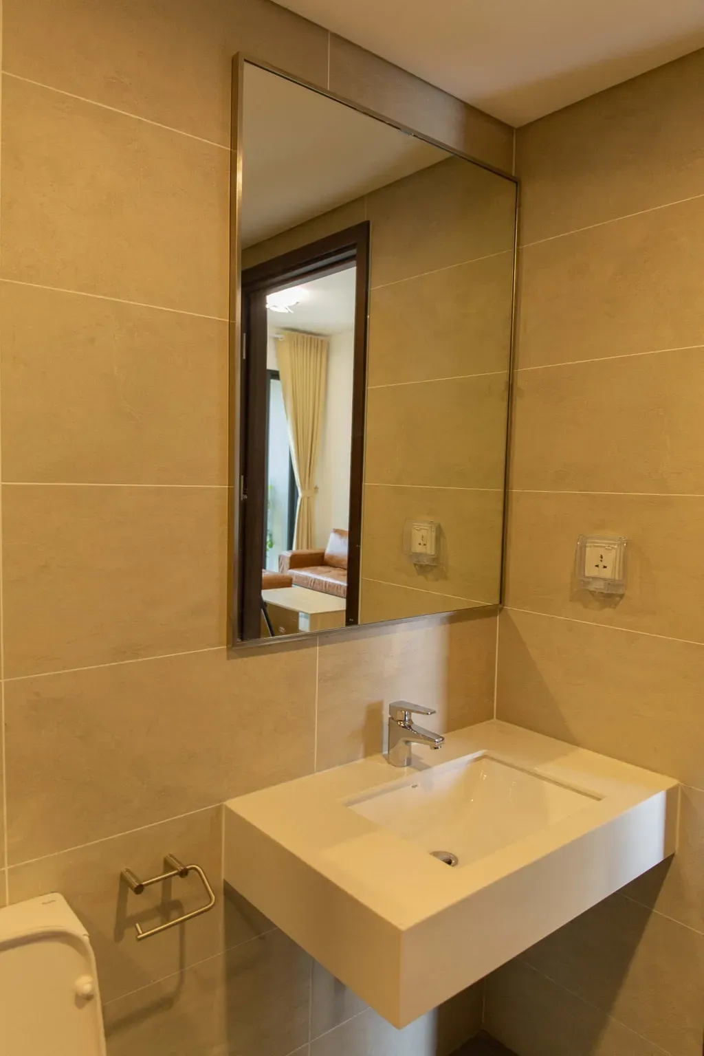 Phòng tắm - Thư thái tuyệt đối trong căn hộ màu vàng 82m2 ven sông Sài Gòn | Space T