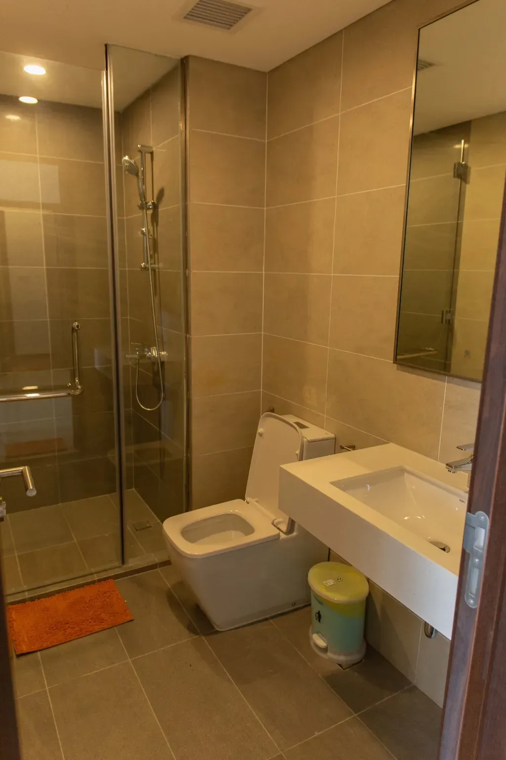 Phòng tắm - Thư thái tuyệt đối trong căn hộ màu vàng 82m2 ven sông Sài Gòn | Space T