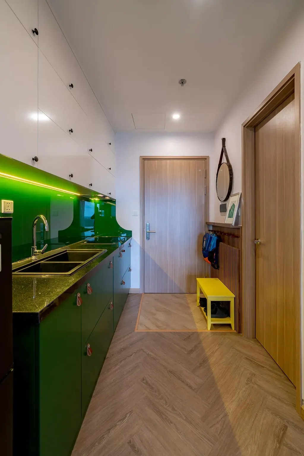 Phòng bếp, Lối vào - Căn hộ studio chỉ 28m2 bố trí không gian thông minh, tiện nghi | Space T