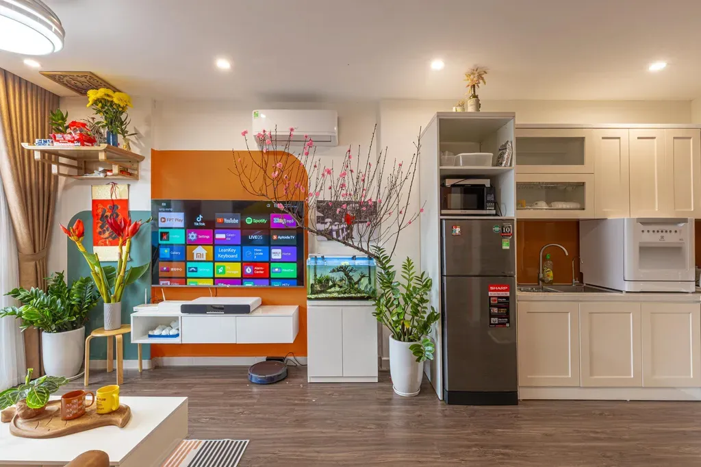 Phòng khách, Phòng bếp - Căn hộ phong cách Color Block trẻ trung của chàng 8x dân tộc Sán Chay | Space T