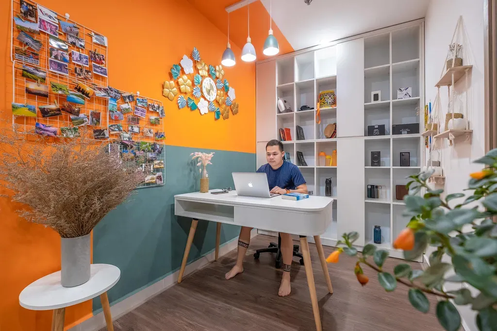 Phòng làm việc - Căn hộ phong cách Color Block trẻ trung của chàng 8x dân tộc Sán Chay | Space T
