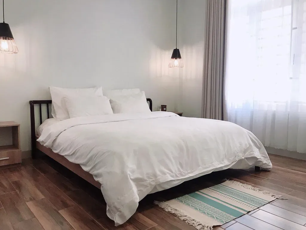 Phòng ngủ - Căn hộ được cải tạo từ sân thượng nhà phố với tông màu gỗ ấm áp | Space T
