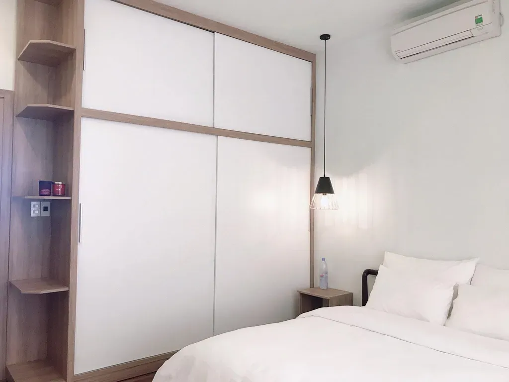 Phòng ngủ - Căn hộ được cải tạo từ sân thượng nhà phố với tông màu gỗ ấm áp | Space T