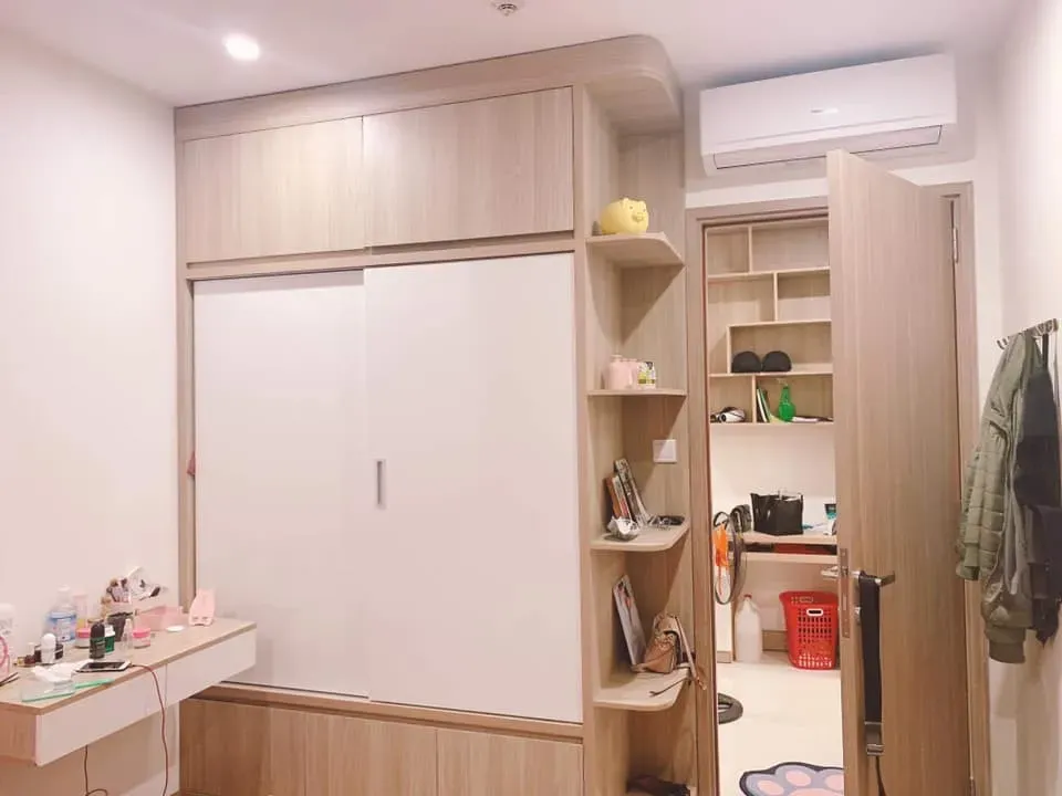 Phòng ngủ, Lối vào - Tổ ấm “màu hồng” 43m2 của vợ chồng trẻ với thiết kế hiện đại, tiện nghi | Space T