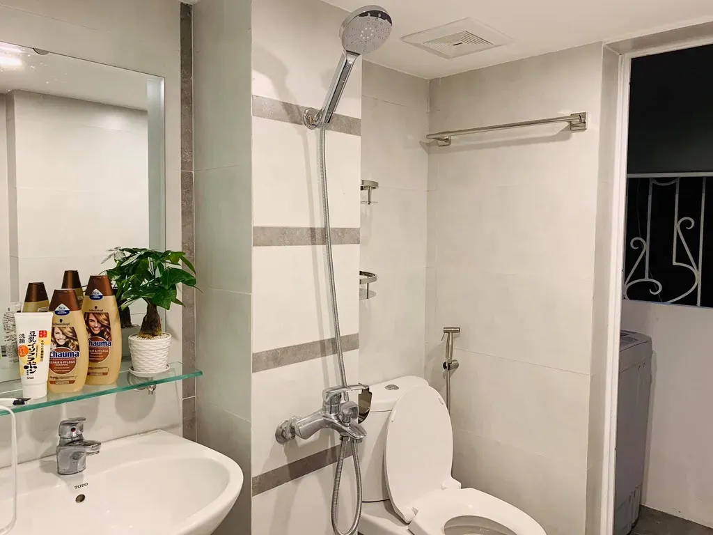 Phòng tắm - Tân trang căn hộ tập thể “siêu mini” chỉ 25m2 ở phố cổ Hà Nội | Space T