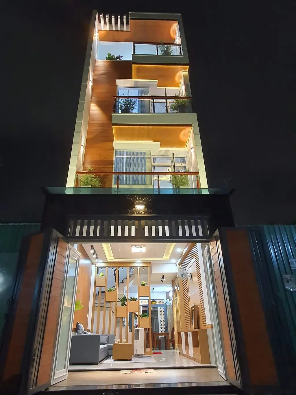 Mặt tiền - Nhà phố gam màu đất xây mái bằng hiện đại cho người mệnh Thổ | Space T