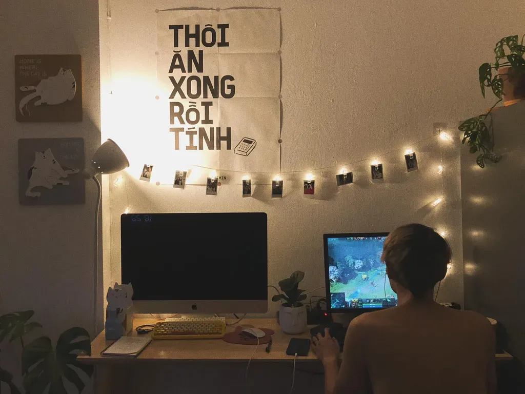 Phòng làm việc - Cải tạo phòng trọ trong chung cư cũ giữa trung tâm Sài Gòn | Space T
