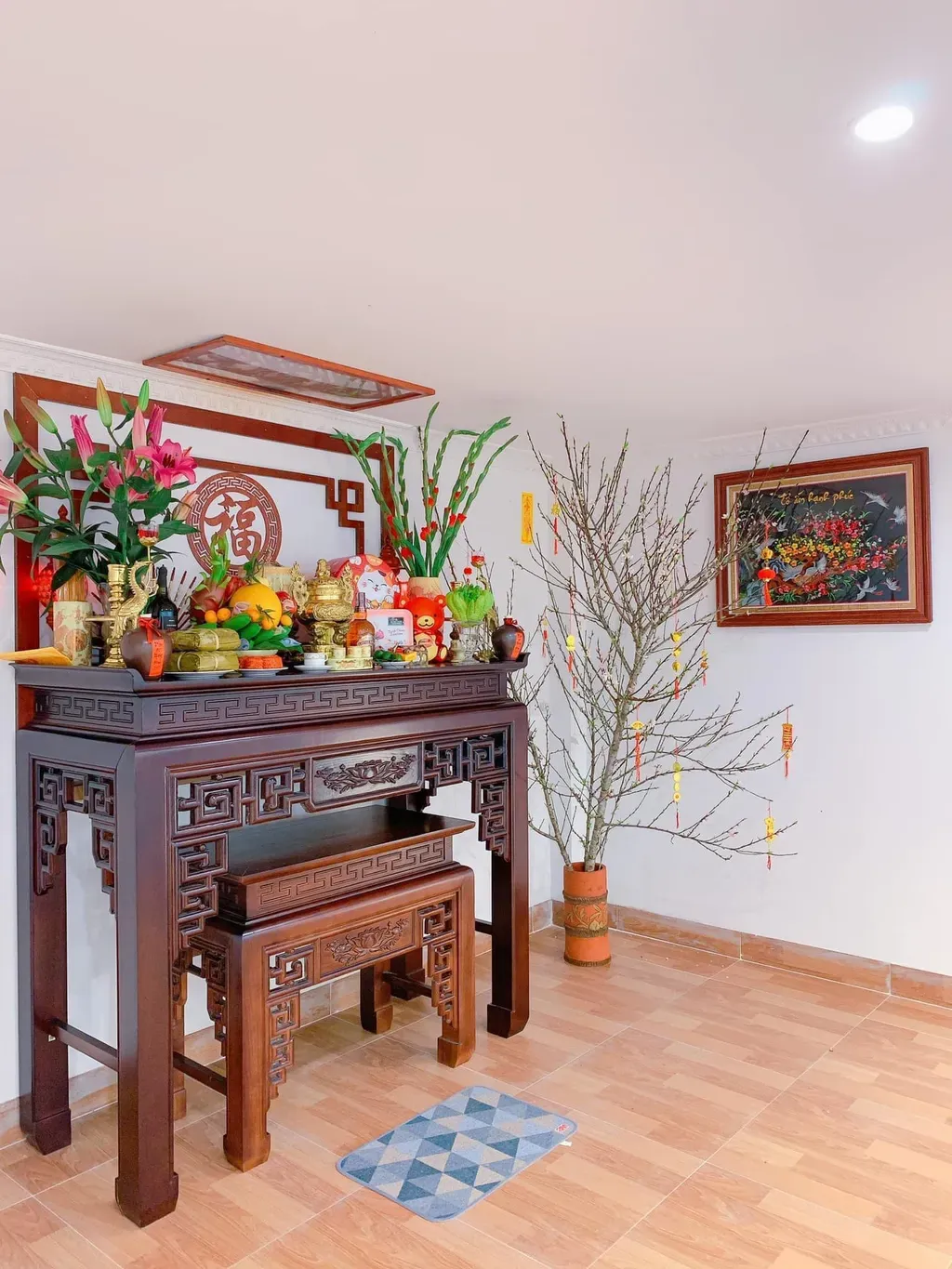 Phòng thờ - Làm nhà phố màu xanh biển với tầng lửng đủ công năng tiết kiệm chi phi | Space T