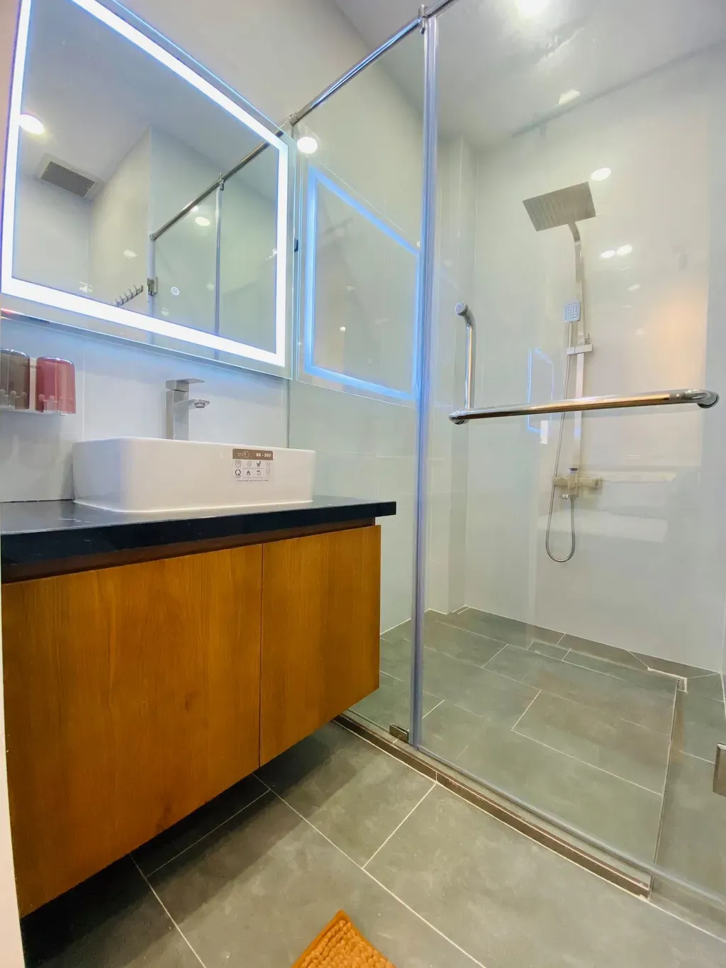 Phòng tắm - Cải tạo nhà 44m2 từ 2 tầng: sửa 1 tầng thành tầng lửng, giải phóng không gian | Space T