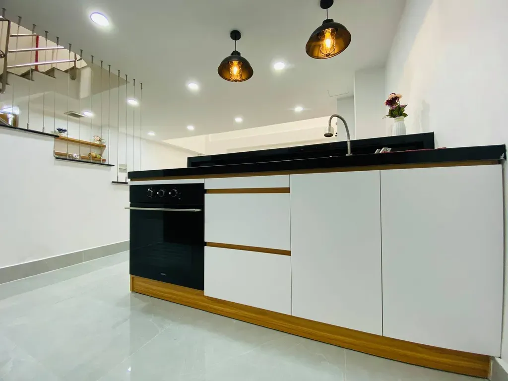 Phòng bếp - Cải tạo nhà 44m2 từ 2 tầng: sửa 1 tầng thành tầng lửng, giải phóng không gian | Space T