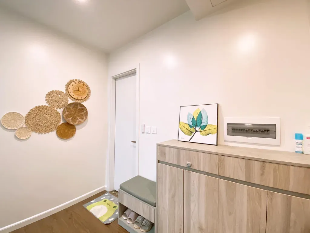 Phòng ngủ, Lối vào - Chưa đến 300 triệu hoàn thiện nội thất cho căn hộ 3 PN 88m2 | Space T