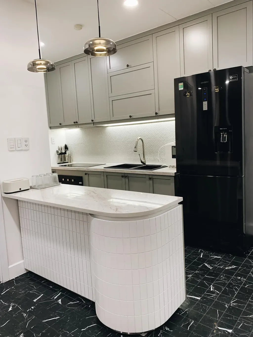 Phòng bếp - Căn hộ với ý tưởng thiết kế nội thất để giúp nhà sáng và rộng hơn | Space T