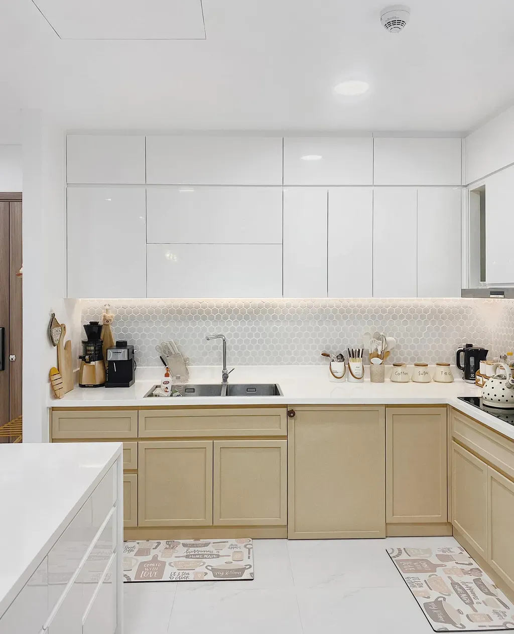 Phòng bếp - Căn hộ 106m2 được phối màu nội thất nâu - trắng trang nhã mà hiện đại | Space T