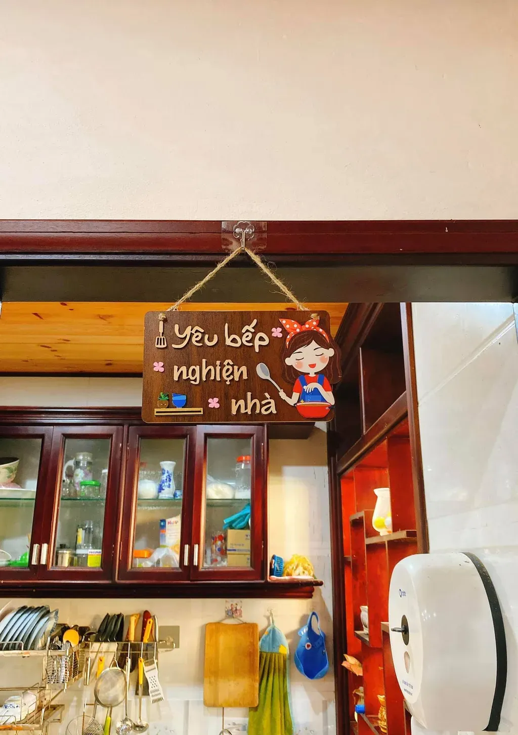 Phòng bếp - Nhà phố cổ Hội An kiến trúc cổ điển nổi bật với trần lát gỗ | Space T