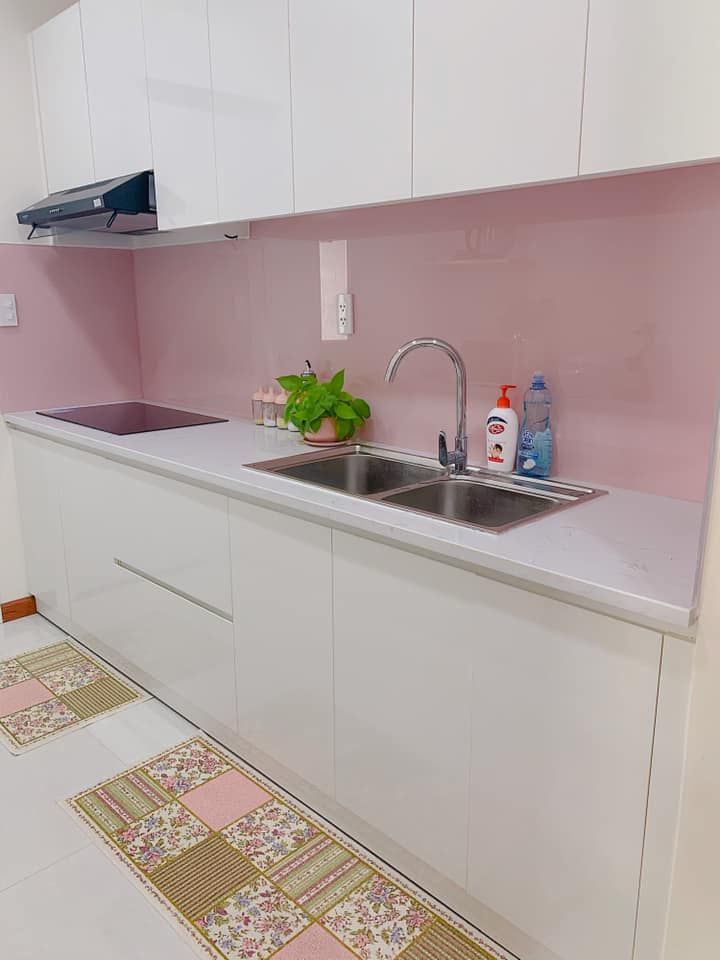 Phòng bếp - Căn hộ màu hồng của nữ chủ nhân đổi nhà 3 lần để thỏa đam mê trang trí nhà cửa  | Space T