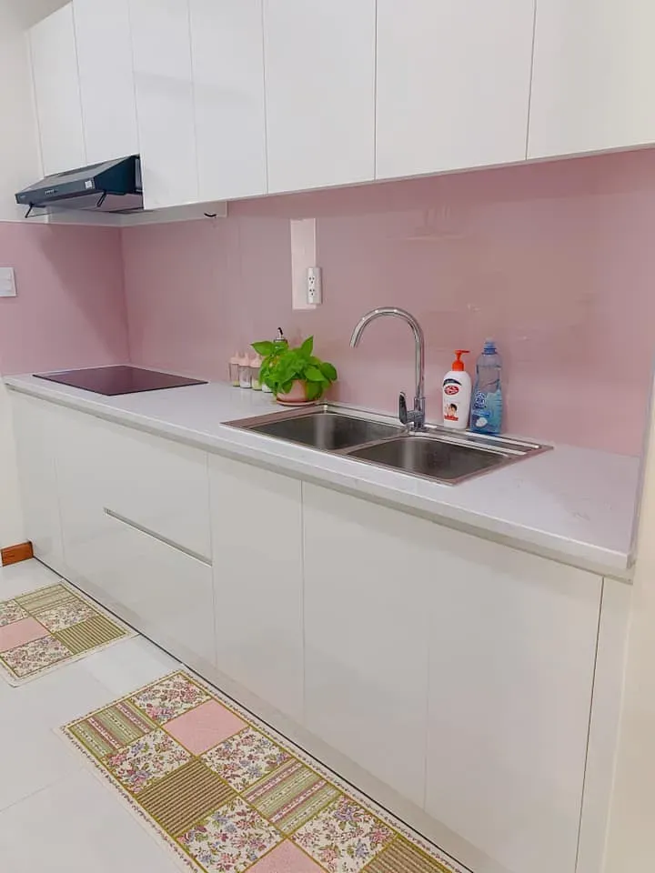 Phòng bếp - Căn hộ màu hồng của nữ chủ nhân đổi nhà 3 lần để thỏa đam mê trang trí nhà cửa | Space T
