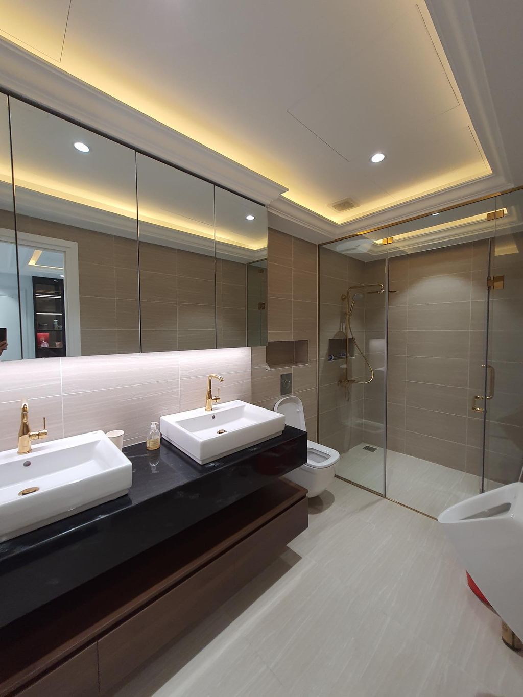 Phòng tắm - Nhà phố thiết kế nội thất cao cấp sang trọng như khách sạn 5 sao  | Space T