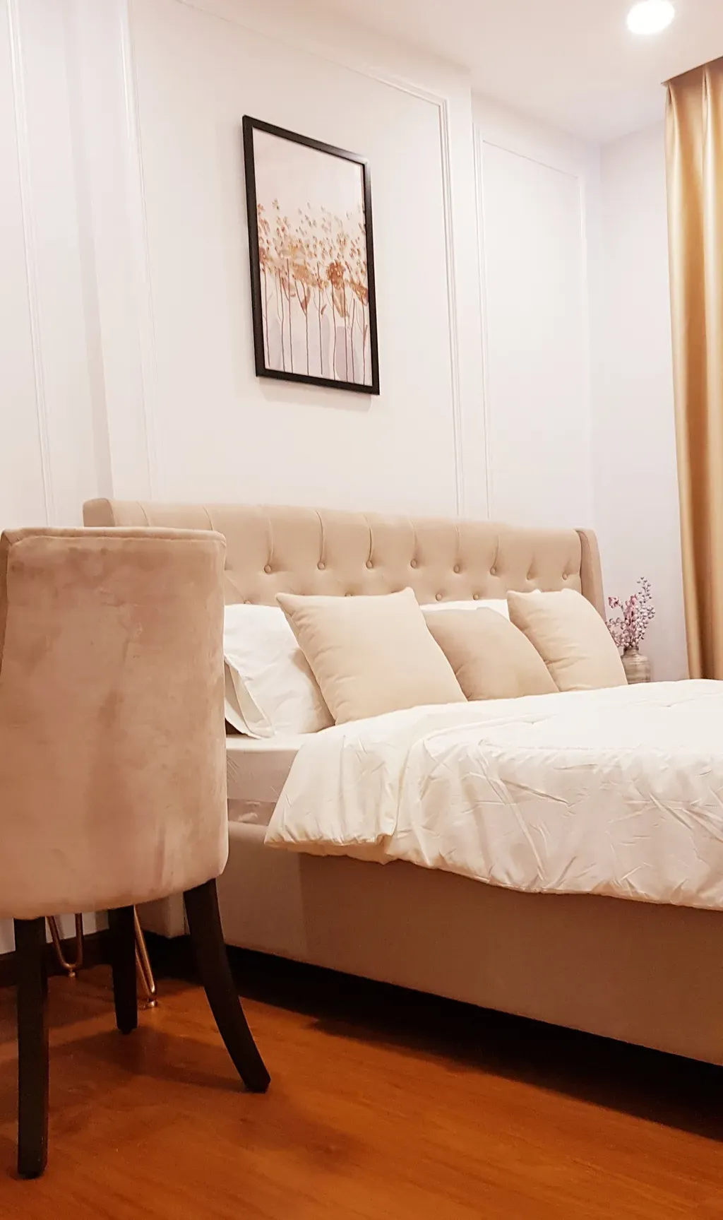 Phòng ngủ - Căn hộ phong cách tân cổ điển, nội thất cao cấp với tông màu trắng trang nhã  | Space T