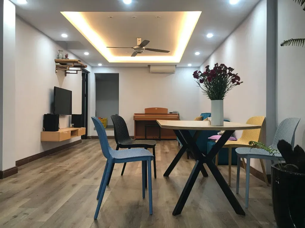 Phòng khách - Cải tạo căn hộ tập thể thành tổ ấm kiên cố ấm cúng | Space T