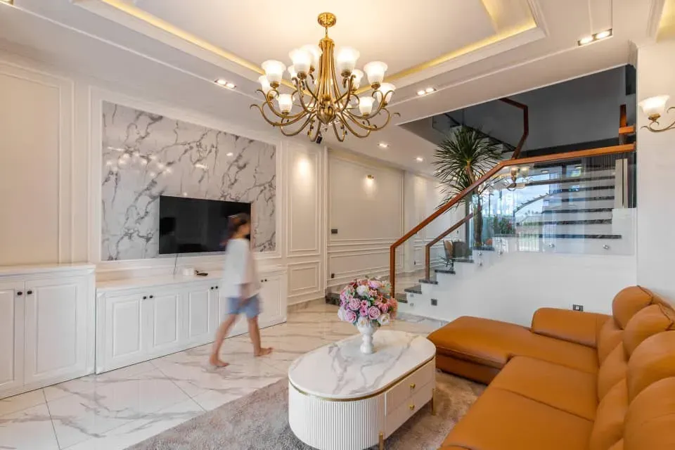 Phòng khách - Ngưỡng mộ tổ ấm 97m2 đẹp lộng lẫy thành quả năm 27 tuổi của gia chủ | Space T