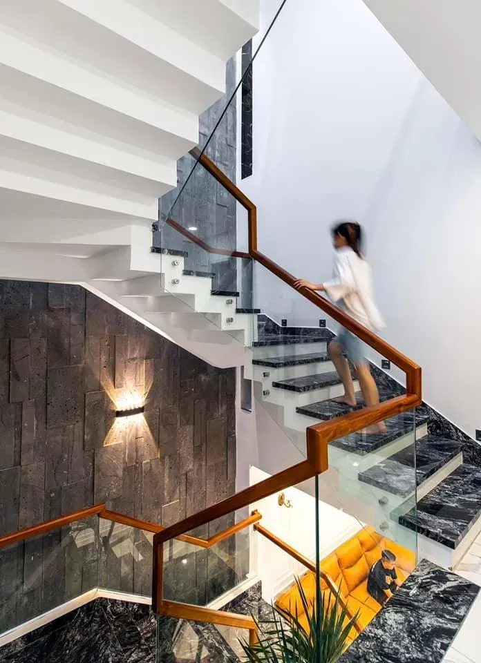 Cầu thang - Ngưỡng mộ tổ ấm 97m2 đẹp lộng lẫy thành quả năm 27 tuổi của gia chủ | Space T