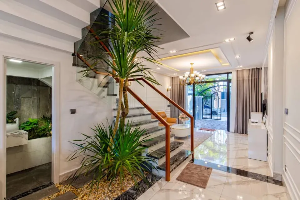 Phòng khách, Cầu thang - Ngưỡng mộ tổ ấm 97m2 đẹp lộng lẫy thành quả năm 27 tuổi của gia chủ | Space T