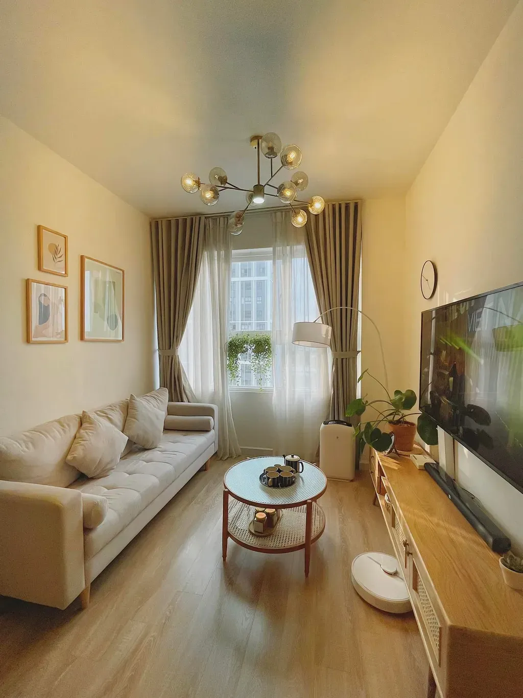 Phòng khách - Căn hộ của cô gái độc thân - thành quả 8 năm xa quê hương | Space T
