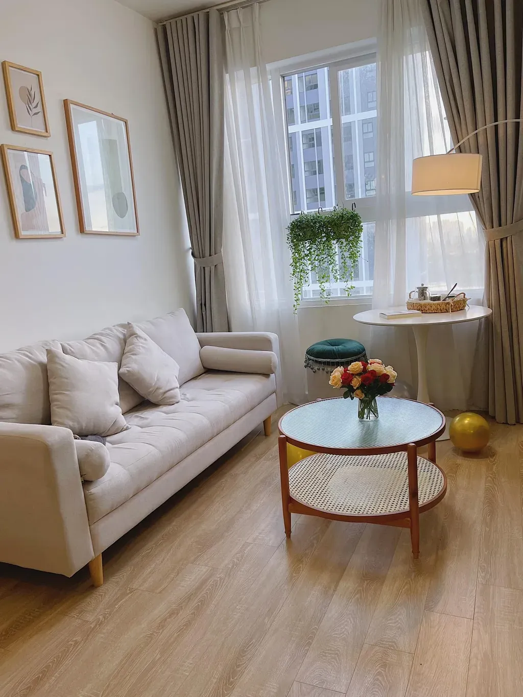 Phòng khách - Căn hộ của cô gái độc thân - thành quả 8 năm xa quê hương | Space T