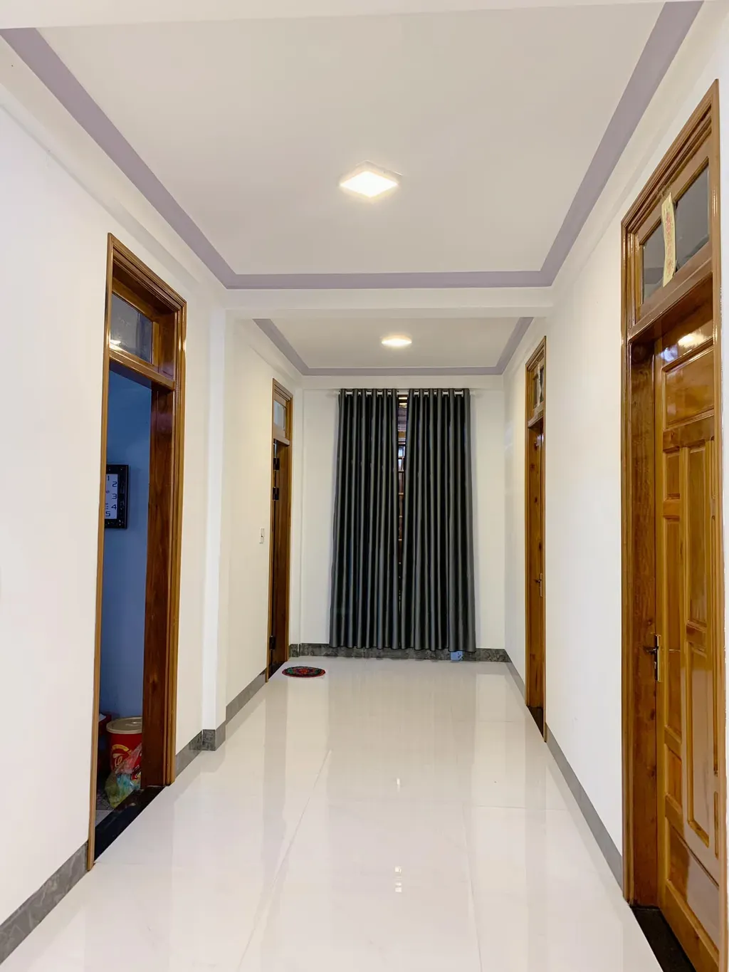 Lối vào - Nhà ở quê kết hợp hiện đại - cổ điển của chàng trai xứ Huế | Space T