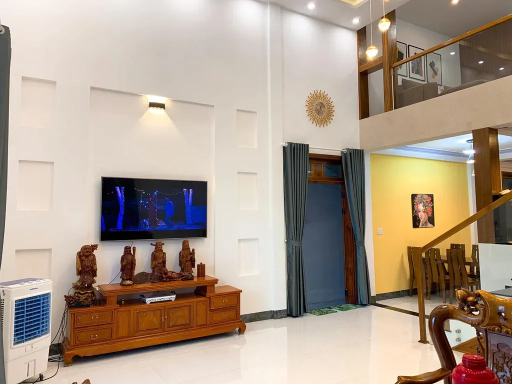 Phòng khách - Nhà ở quê kết hợp hiện đại - cổ điển của chàng trai xứ Huế | Space T